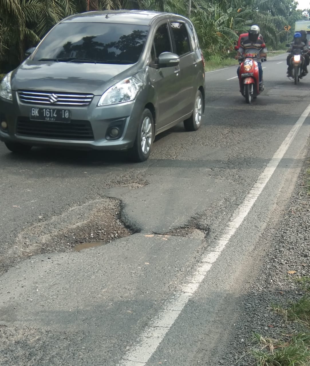 Pak Jokowi, Jalan Lintas Provinsi di Langkat Banyak Lubang