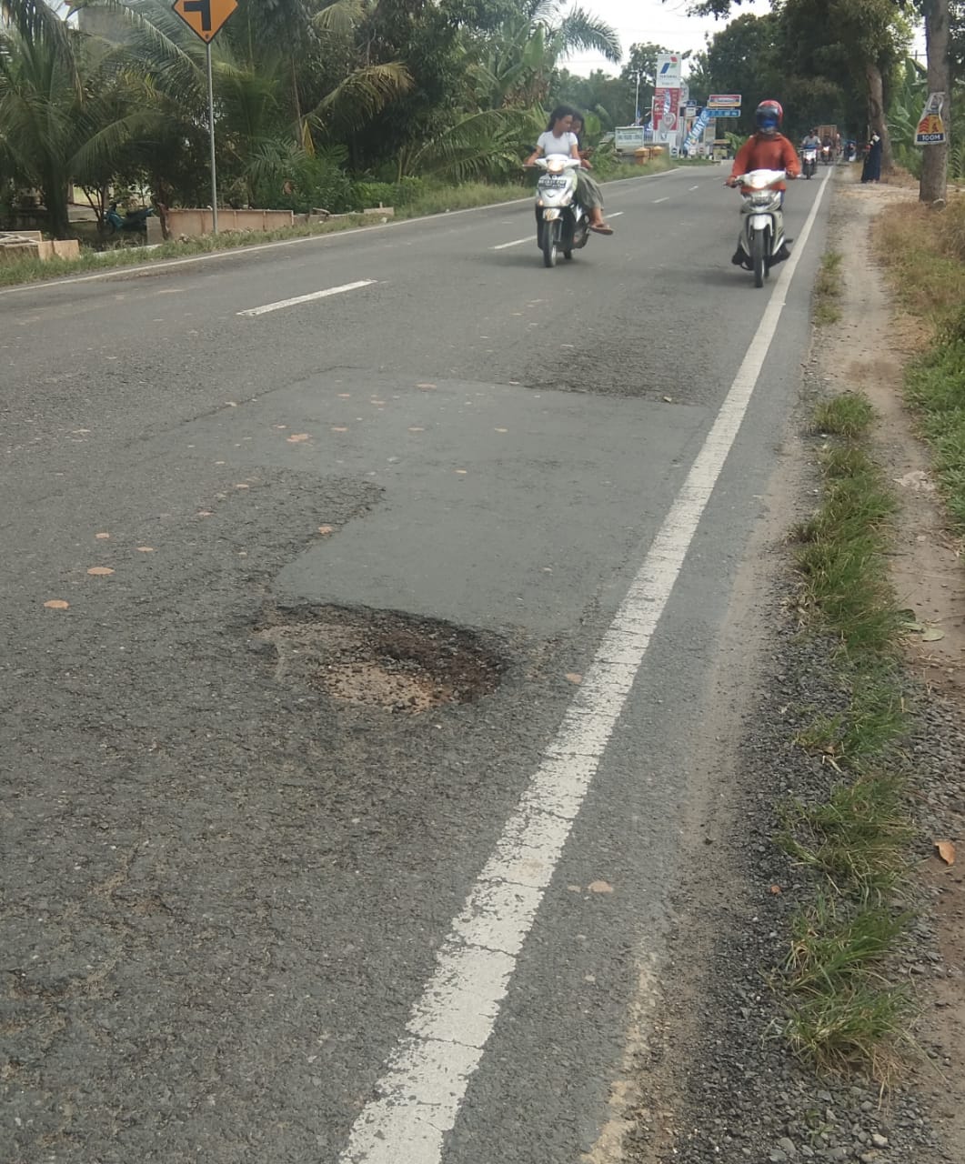 Pak Jokowi, Jalan Lintas Provinsi di Langkat Banyak Lubang