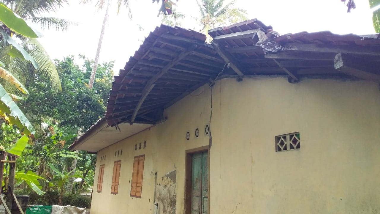 Rumah Ciamis Ambruk, Diduga Tak Sanggup Menahan Derasnya Hujan