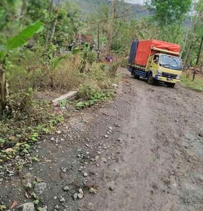 Jalan Penghubung Rusak, Warga Ciamis Berharap Pemkab Segera Perbaiki