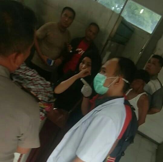 Pasutri Tergantung, Ada Robekan Senjata Tajam