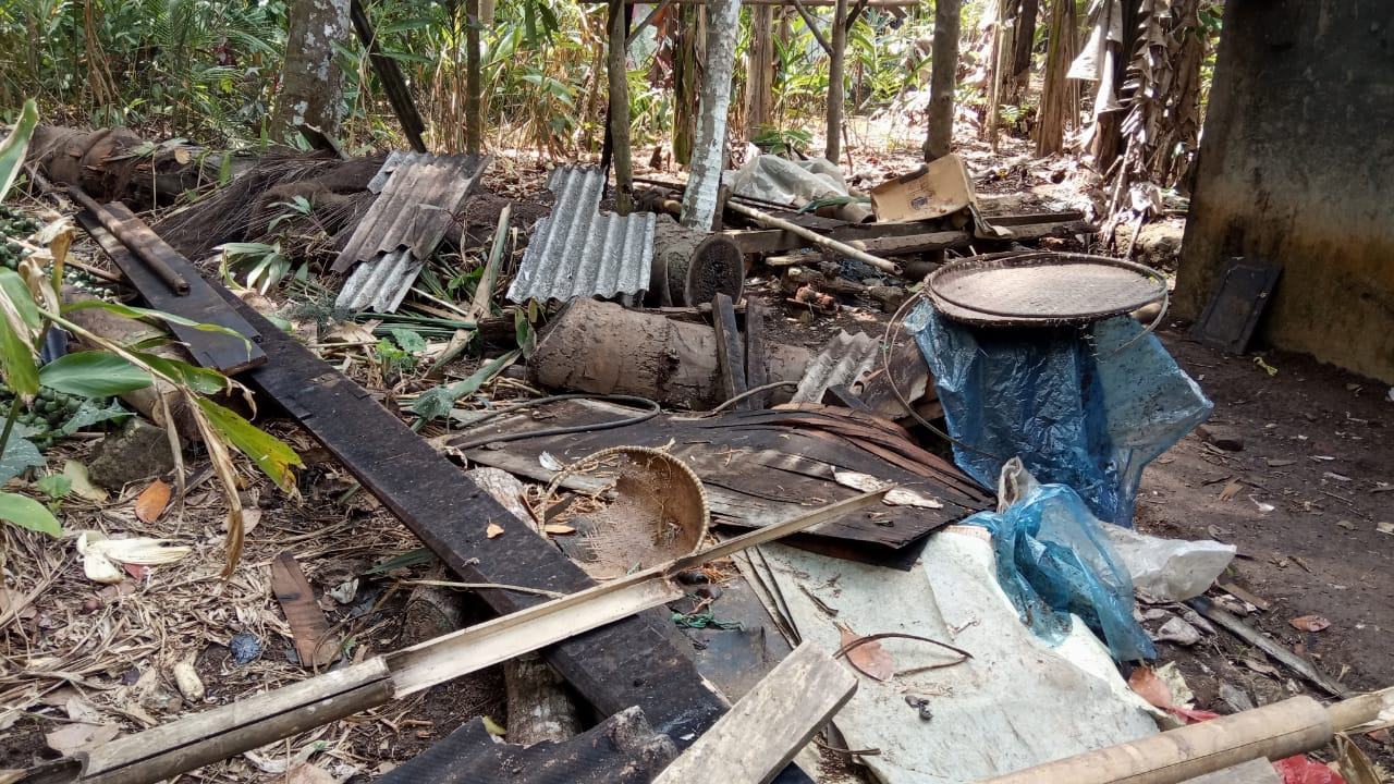 Angin Kencang Ciamis, Atap Rumah Warga Tertimpa Pohon Aren