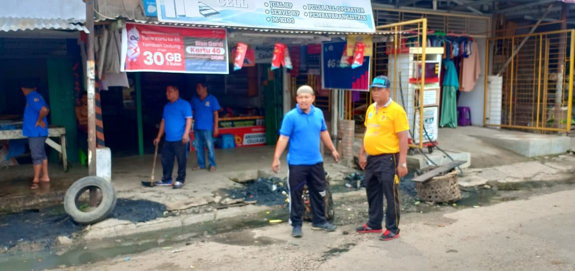 Kepedulian Camat Rantau Selatan, Laksanakan Jum'at Bersih Dengan Bergotong-Royong