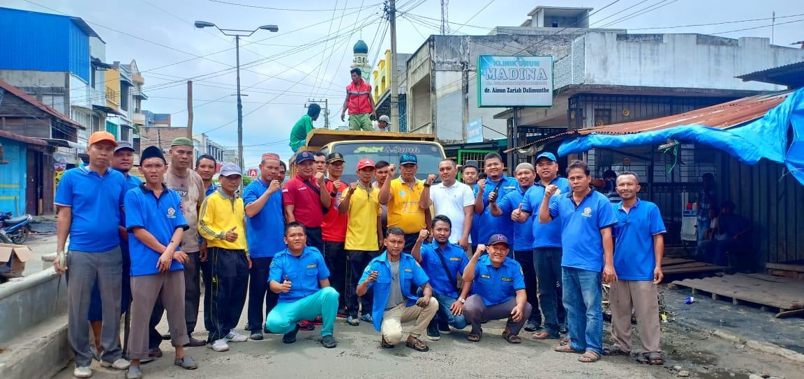 Kepedulian Camat Rantau Selatan, Laksanakan Jum'at Bersih Dengan Bergotong-Royong