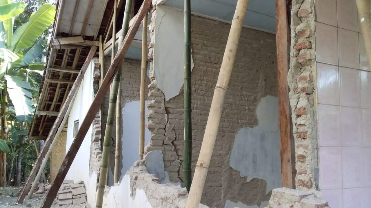 Dinding Rumah di Ciamis Ambruk