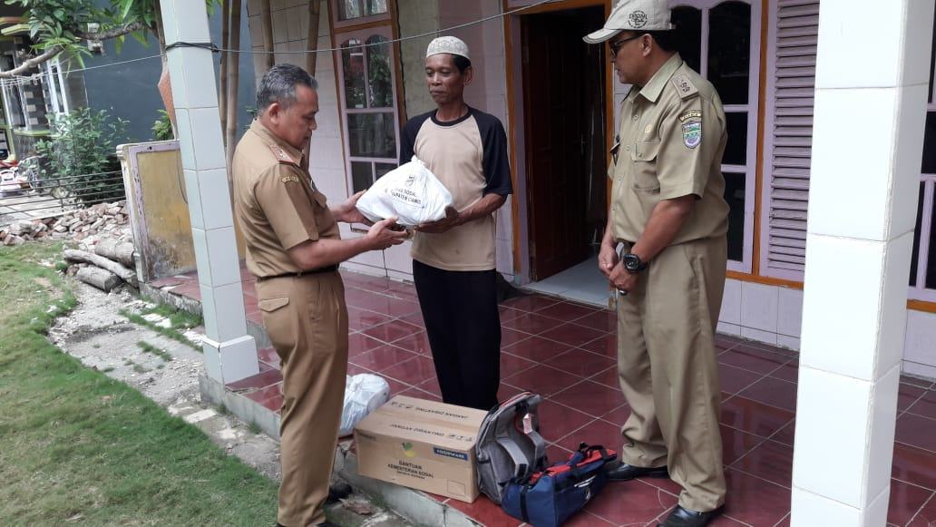 Dinsos Ciamis, Berikan Bantuan Korban Dinding Rumah Roboh