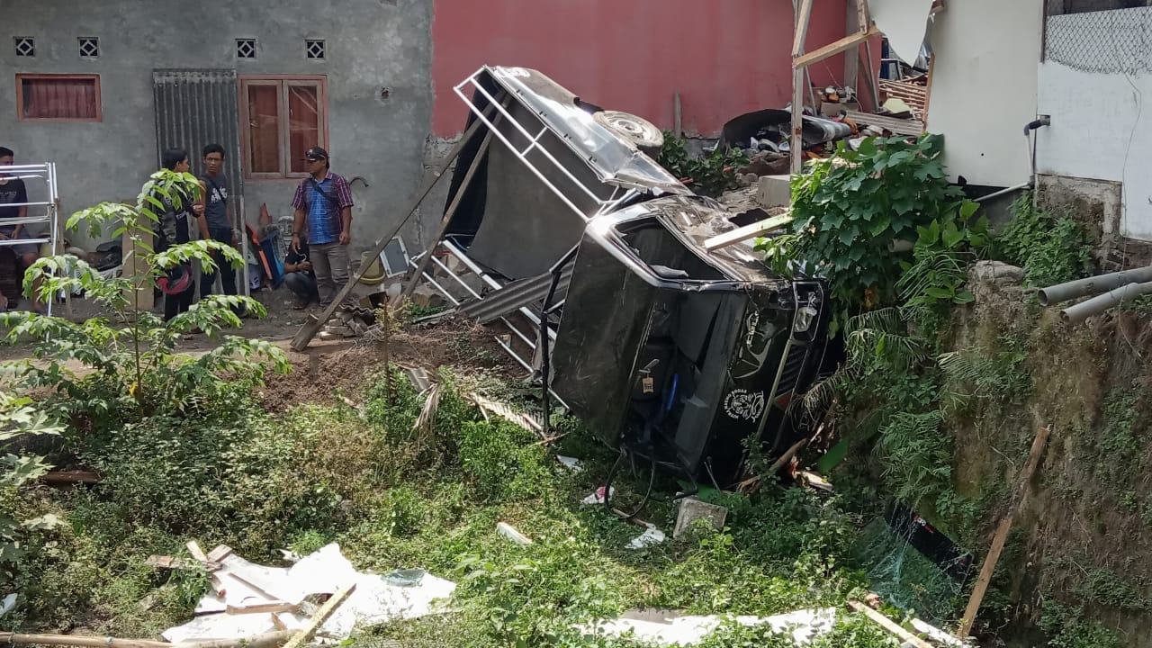 Kecelakaan di Pamarican, Rumah Warga Ditabrak