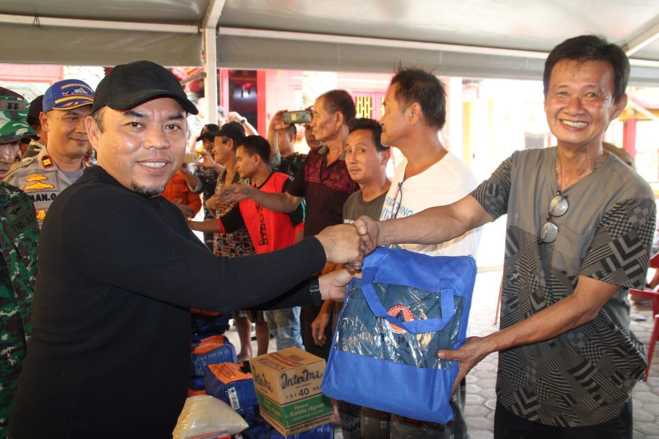 Bupati Labuhanbatu, Serahkan Bantuan kepada Korban Musibah Kebakaran