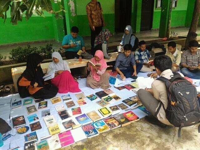 Kaum Muda, Mari Membaca!