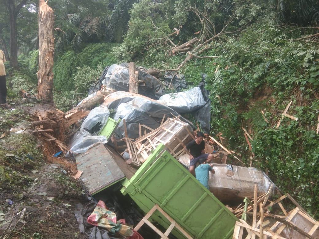 Laka Tunggal Jalinsum Labuhanbatu, Truck Bermuatan Barang Keperluan Penjara