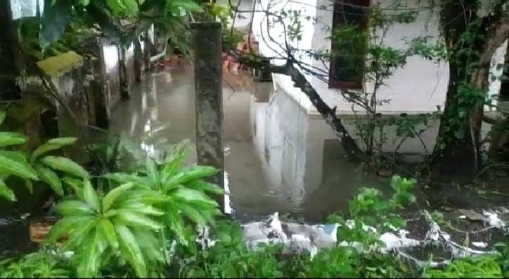 Jelang Tahun Baru, Warga Desa Ciherang Disambut Banjir
