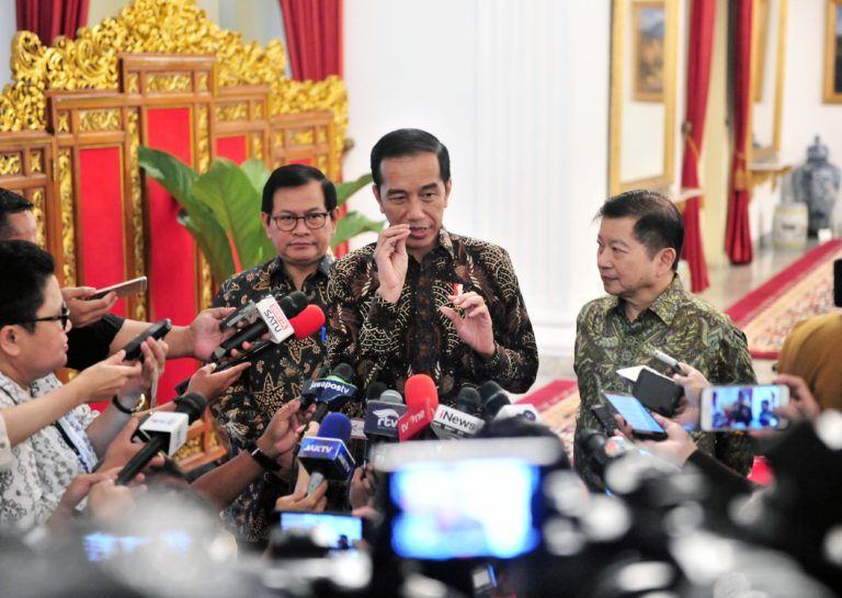 Soal Virus Corona, Jokowi Perintahkan Menkes Awasi Secara Detail