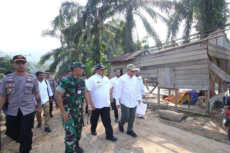 Tinjau Banjir Bandang Labura, Gubsu: Rumah Warga Direlokasi, Infrastruktur Dibangun