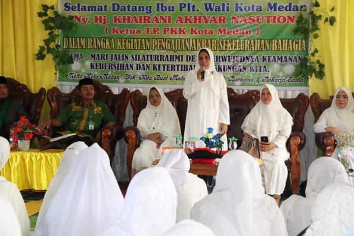 MUDANEWS, Medan - Plt Ketua TP PKK Kota Medan Ny Hj Nurul Khairani Akhyar Nasution mengajak kaum ibu untuk ikut serta mendukung