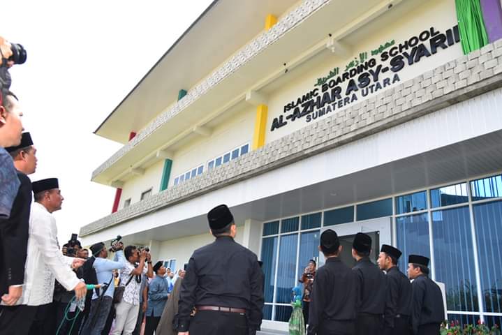Gubsu Edy Resmikan Sekolah Al Azhar Assyarif Sumut