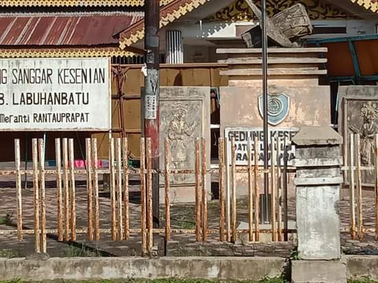 Puisiku Untukmu Yang Menikmatiku l Gedung Kesenian LB
