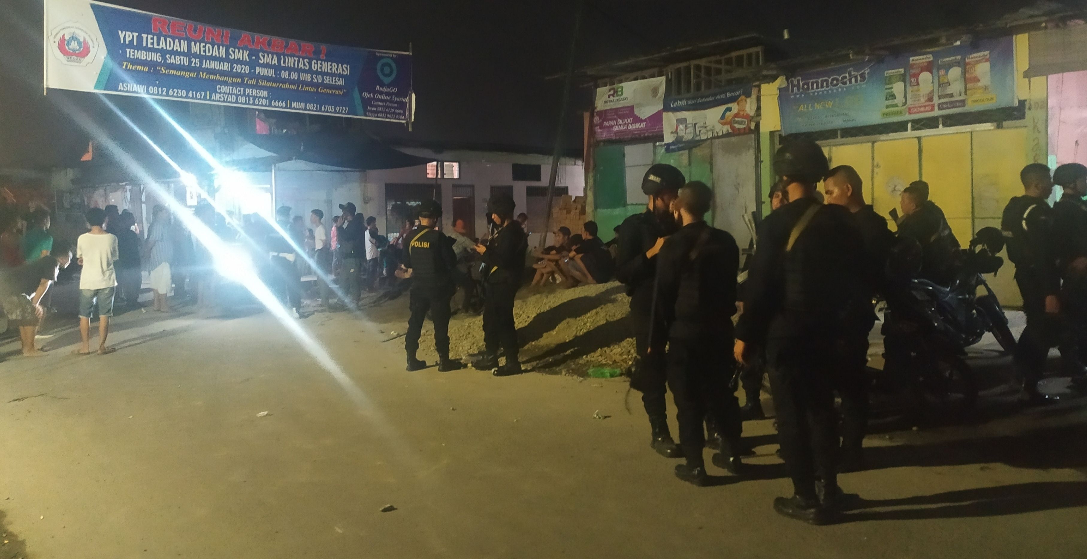 Ratusan Personil Polisi Siaga Amankan Bentrok di Perumnas Mandala