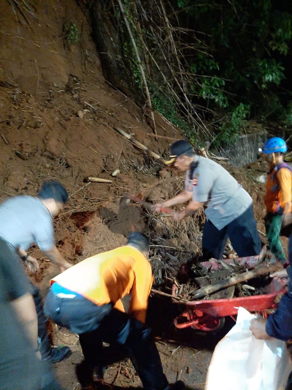 Longsor di Banjar, Arus Lalu Lintas Sempat Tersendat
