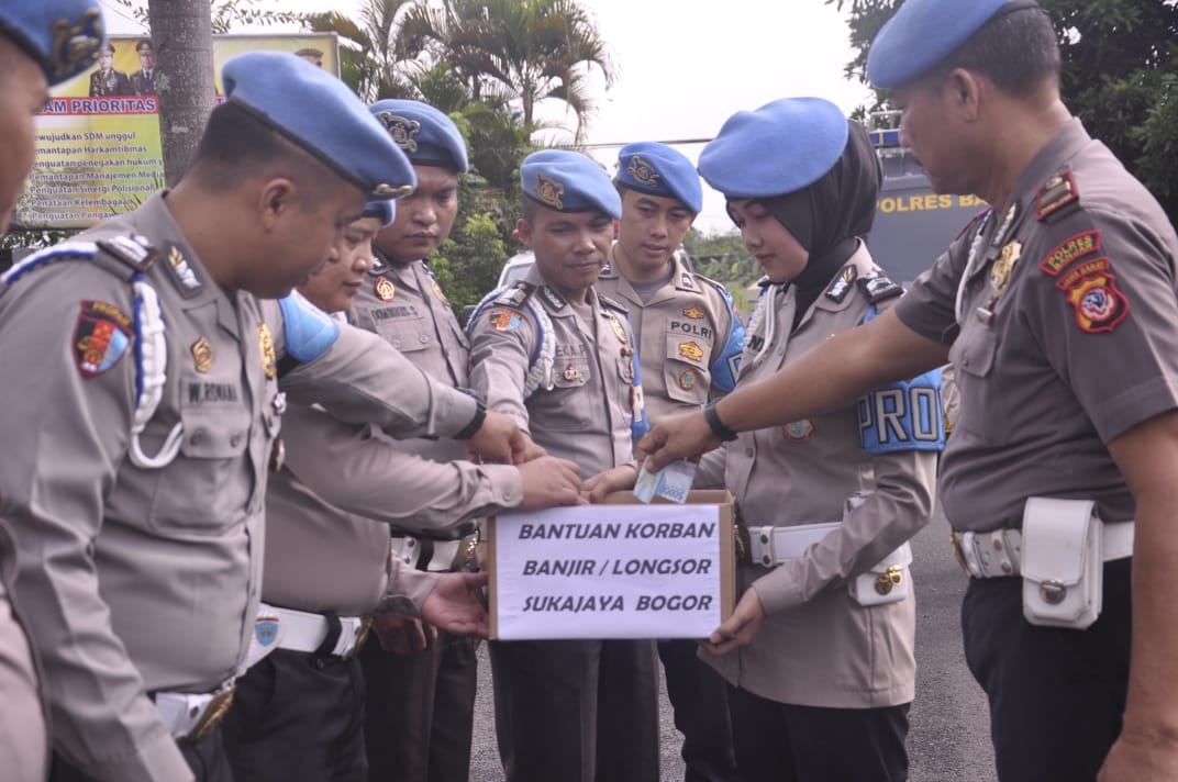 Polres Banjar, Peduli Korban Banjir dan Longsor Sukajaya