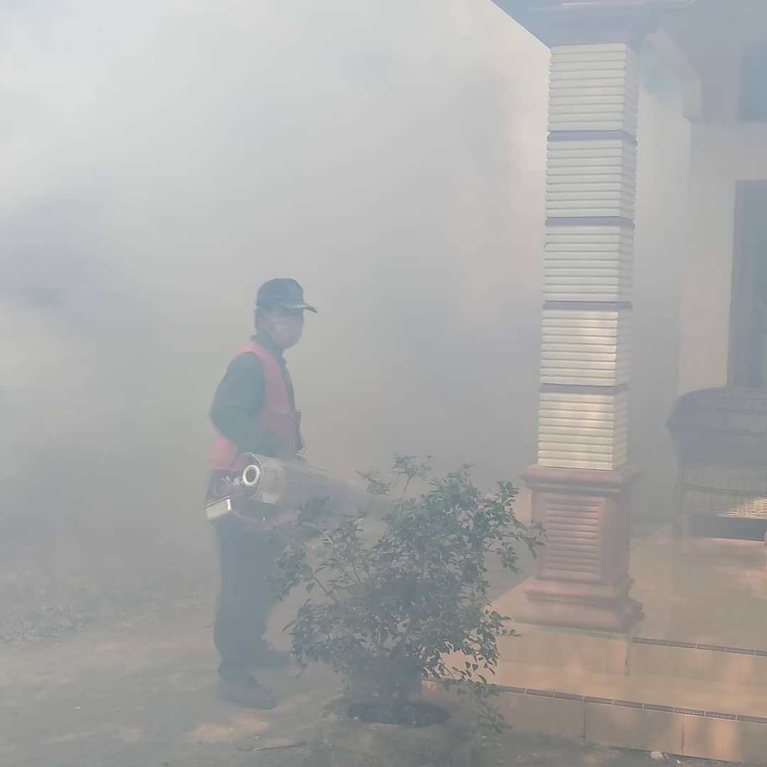 Anggota DPRD Langkat, Asapi Rumah Warga yang Terjangkit DBD