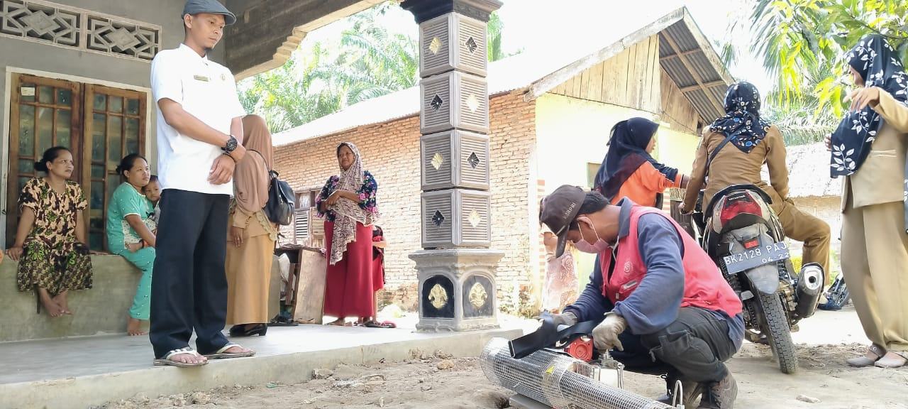 Anggota DPRD Langkat, Asapi Rumah Warga yang Terjangkit DBD