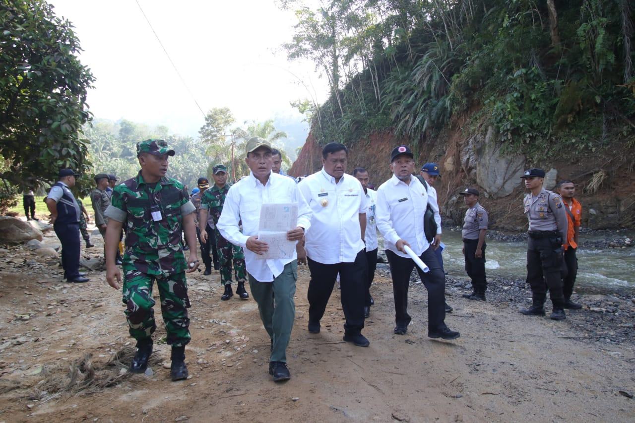 Gubernur Edy Asal Bunyi, Gema Labura Protes