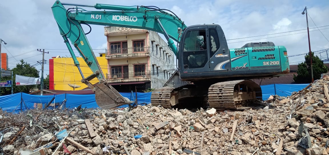 Proyek Peruntuhan Gedung BRI Rantauprapat, Dikerjakan 