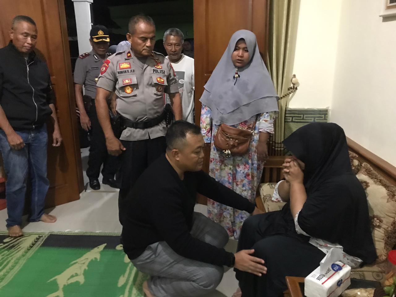 Kapolres Banjar, Melayat dan Berikan Tali Asih