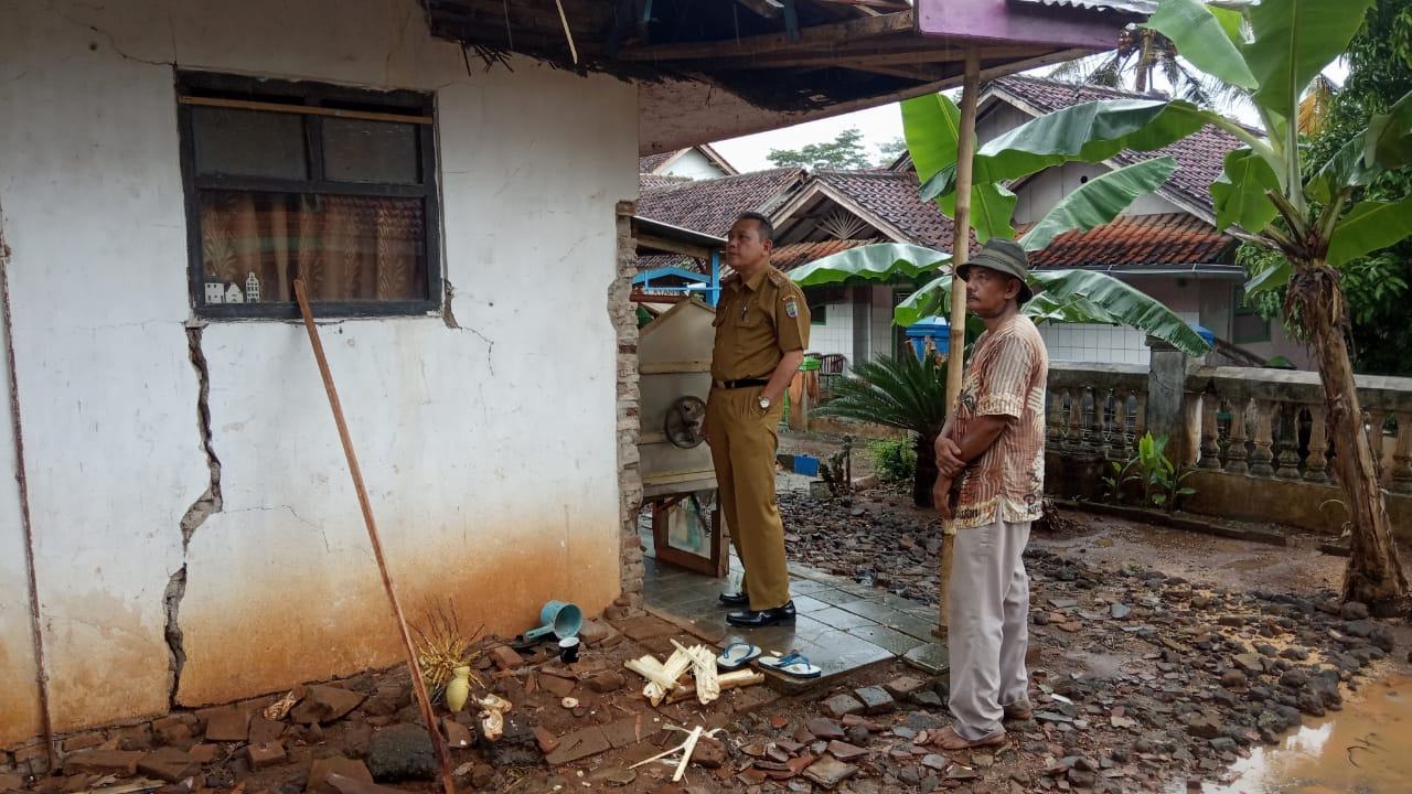 Dinsos Ciamis, Salurkan Bantuan Korban Tanah Longsor