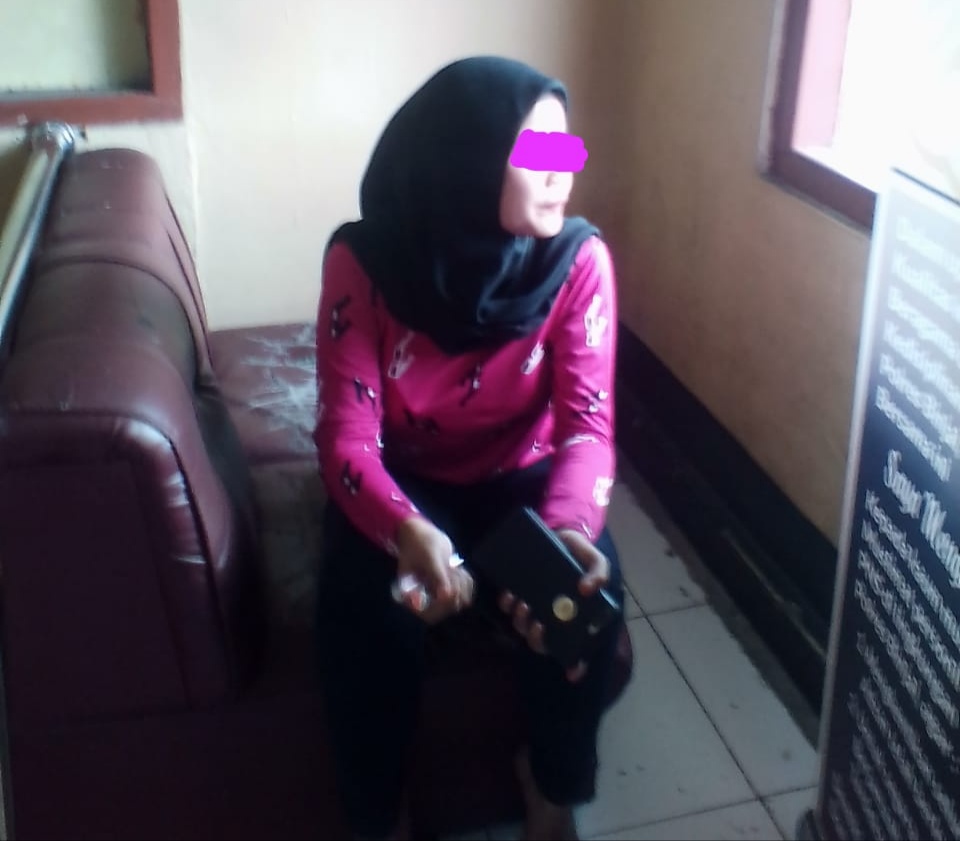Dipiting dan Dipukuli Rekan Kerja, Karyawan Hawai Ponsel Jatuh Pingsan