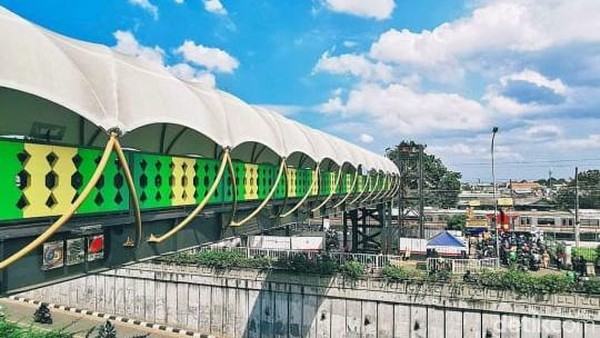 Anies Baswedan Pamer Foto Langit Indah Jakarta