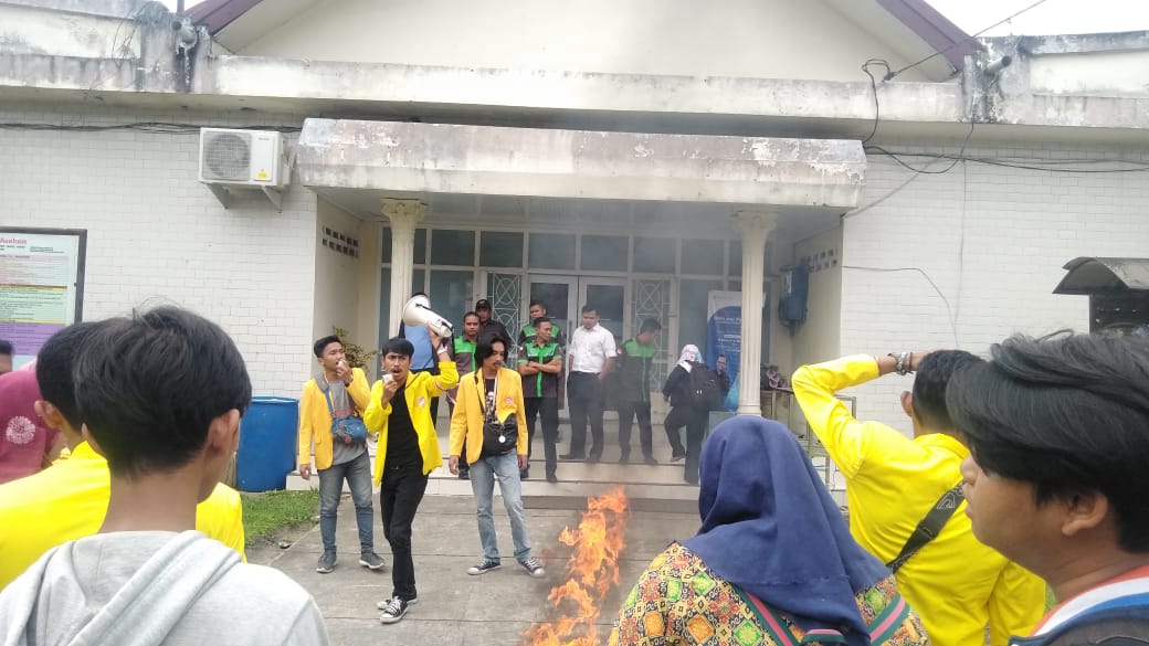 KKN Mahasiswa UNA Terindikasi Dipolitisir, Mahasiswa UNA Tuntut Pihak Kampus