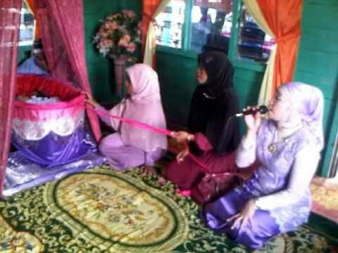 Mengayunkan dan Upah Upah, Akulturasi Budaya dan Agama