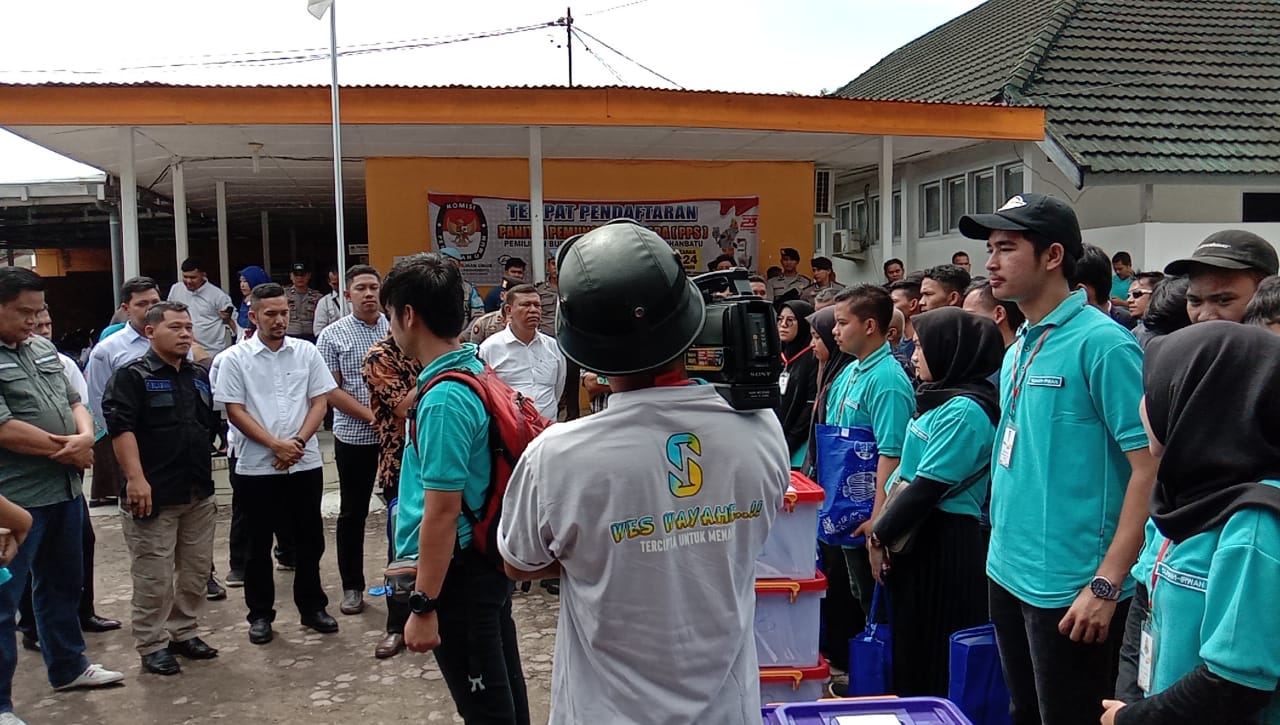 Pilkada Serentak 2020, Massa Suheri-Irwan Kerumuni Kantor KPUD Labuhanbatu