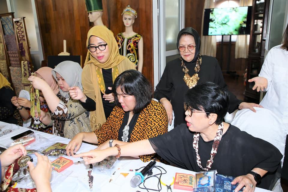 Dorong Diplomasi Budaya Indonesia di Laos, Prodi IHI UNIKOM Lakukan Kegiatan PKM