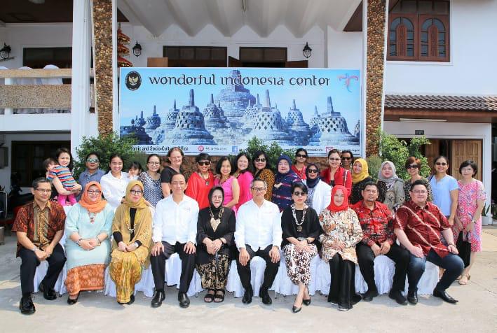 Dorong Diplomasi Budaya Indonesia di Laos, Prodi IHI UNIKOM Lakukan Kegiatan PKM