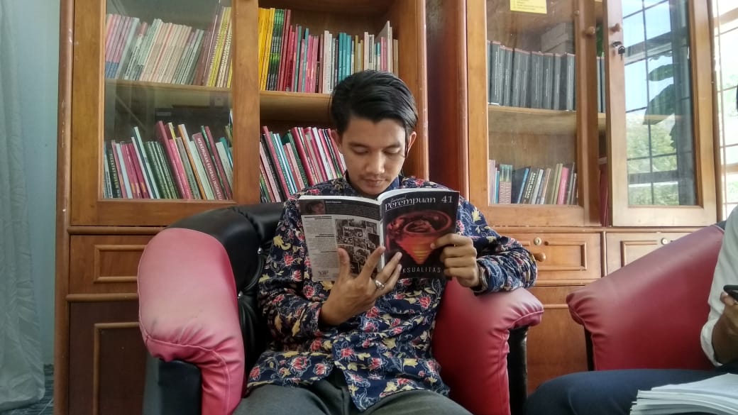 Menceraikan Perjuangan, Tak Pantas Lelaki Didampingi Tulang Rusuk