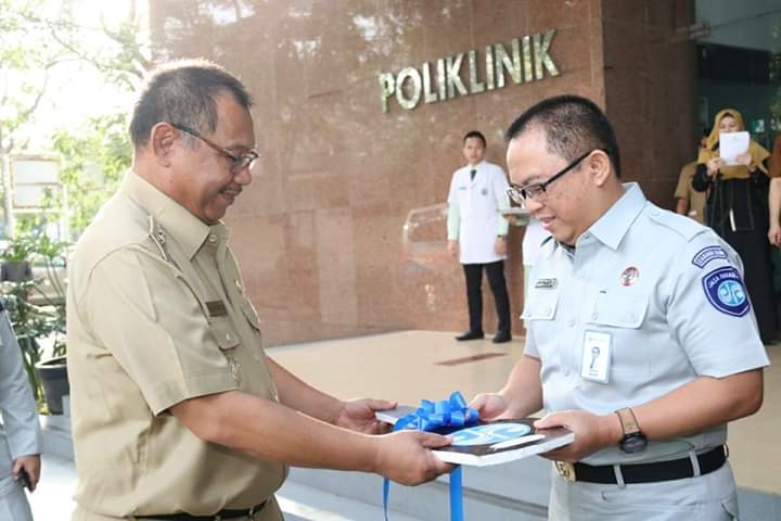 Akhyar Serahkan Sertifikat Akreditasi RSUD Dr. Pirngadi, Diharapkan Tingkatkan Mutu dan Kualitas Layanan Kesehatan