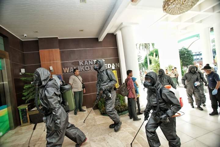 Detasemen Gegana Brimob Polda Sumut Semprot Kantor Walikota Medan