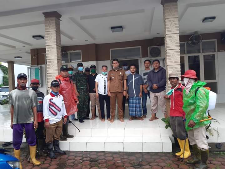 Kelurahan Sunggal Medan Sunggal Semprot Disinfektan Sejumlah Tempat Umum