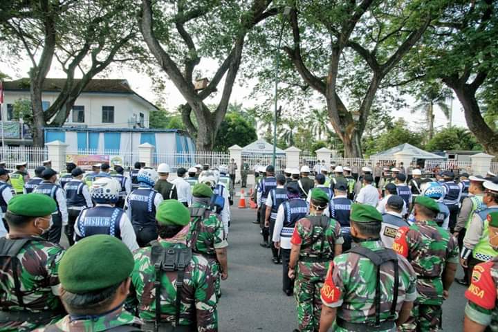 Ribuan Personil Gabungan Ikuti Apel Penutupan Sejumlah Ruas Jalan