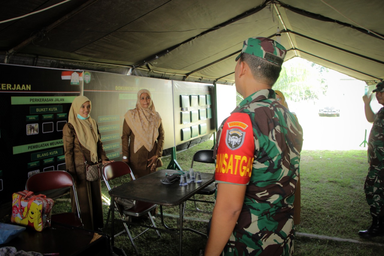 TMMD Tahun 2020, Prajurit Melaksanakan Pelayanan Kesehatan dan Pengobatan Gratis