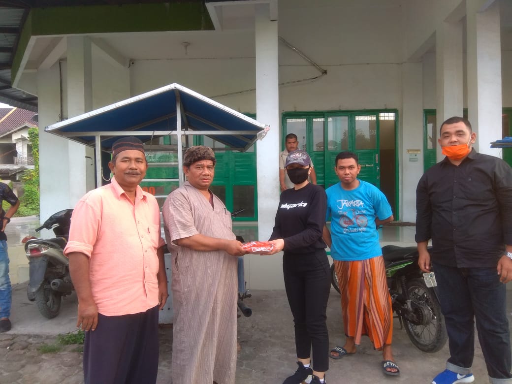 Millenial Oligarki Keliling Medan Bagi - Bagi Masker