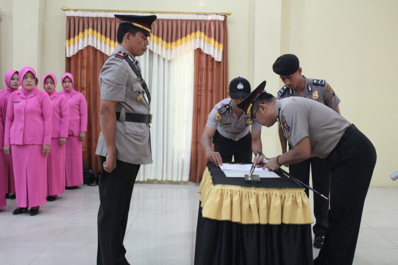 Kapolres Madina, Pimpin Sertijab Kasat Intelkam dan Kapolsek Panyabungan Selatan