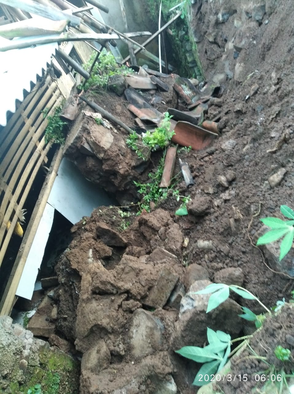 Hujan di Ciamis, Tebing Longsor