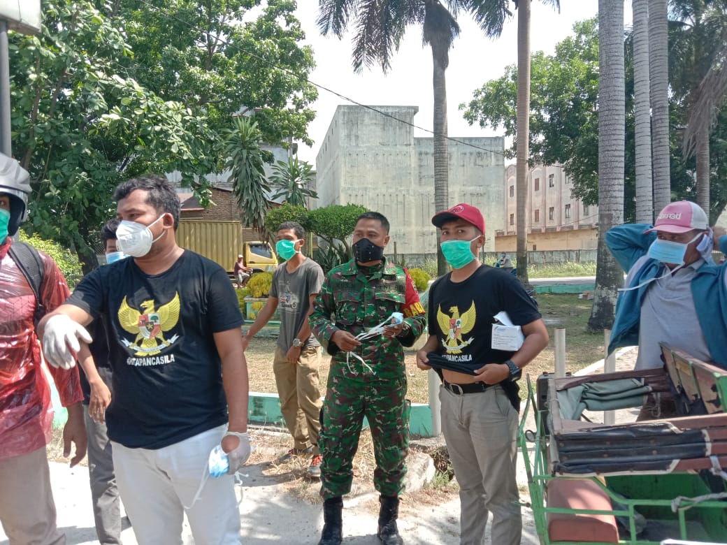 Antisipasi Corona, Pemuda Sergai Bagikan Masker dan Sosialisasi dengan Warga