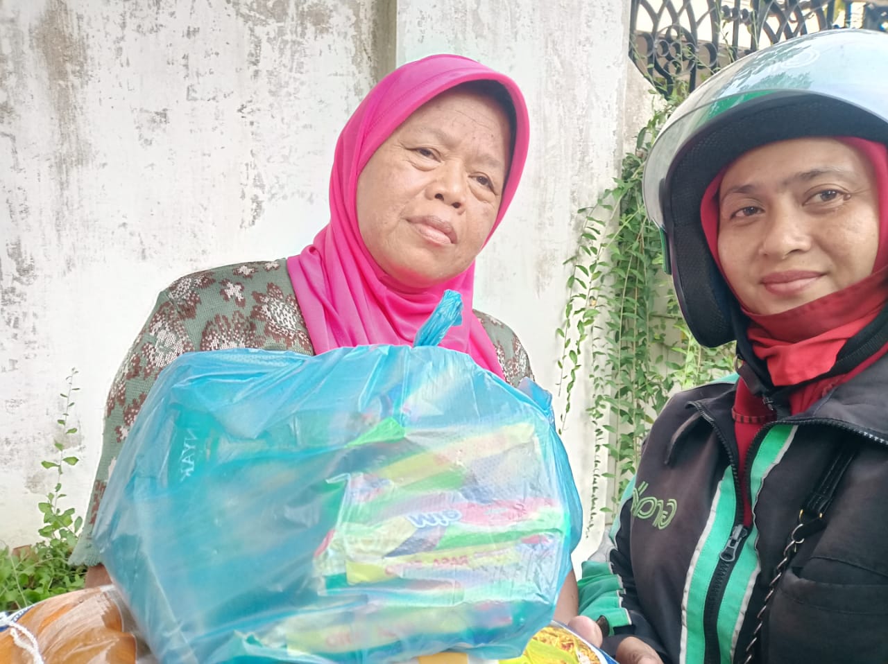Prodi S2 dan S3 Ilmu Manajemen USU, Beri Bantuan Sembako kepada Pekerja Informal