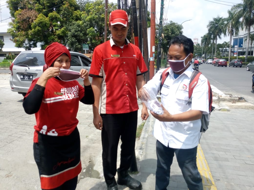 Antisipasi Penyebaran Virus Corona, BKNDI Sumut Bagikan Masker