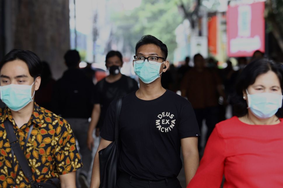 12 April,  Naik Kereta Api Wajib Pakai Masker