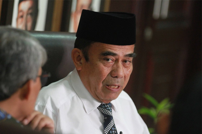 Cegah Covid-19, Pemuda Non Background Peduli Masyarakat Semprot Disinfektan